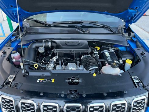 Used 2025 Jeep Compass Limited image 32