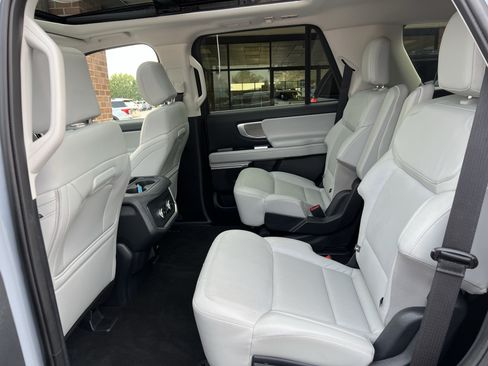 Used 2025 Ford Expedition Platinum AWD/4WD image 21