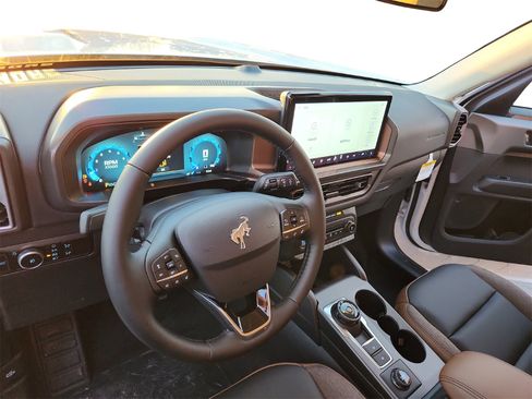 New 2025 Ford Bronco Sport Outer Banks image 9