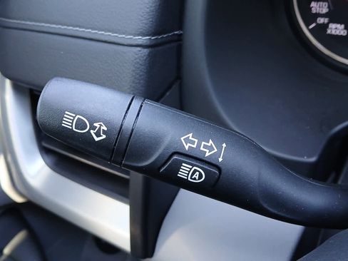 Used 2024 GMC Terrain SLE w/ Driver Convenience Package image 28