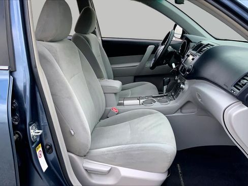 Used 2013 Toyota Highlander Plus FWD image 9