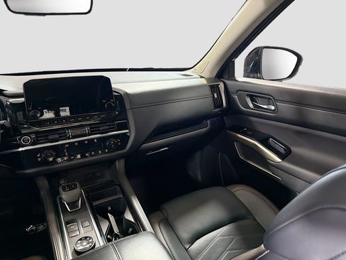 Used 2024 Nissan Pathfinder Platinum AWD/4WD image 26