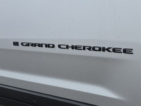 Used 2025 Jeep Grand Cherokee Limited w/ Black Appearance Package image 33