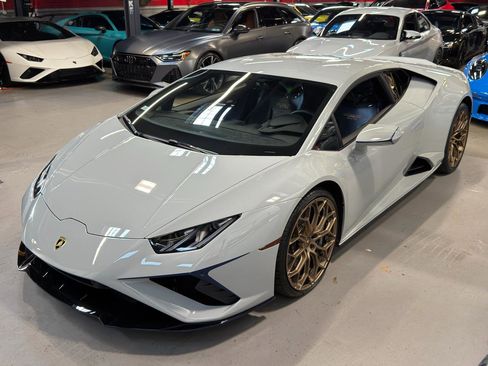 Used 2021 Lamborghini Huracan EVO image 10
