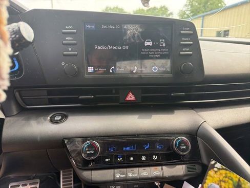 Used 2025 Hyundai Elantra Sport FWD image 7