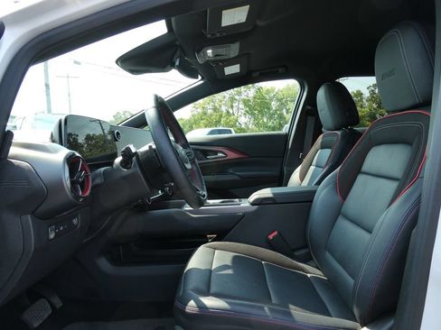 Certified 2024 Chevrolet Equinox EV RS FWD image 23
