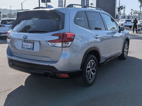 Used 2021 Subaru Forester Premium image 5