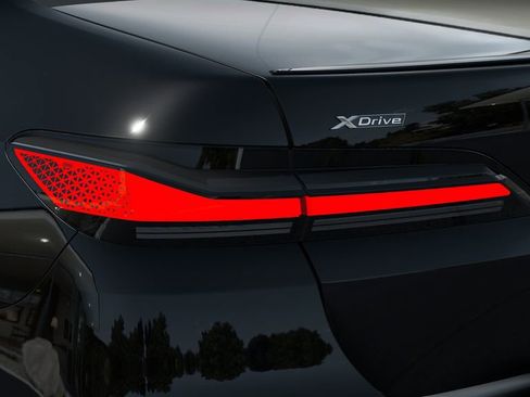 Used 2025 BMW 760i xDrive w/ Executive Package image 41