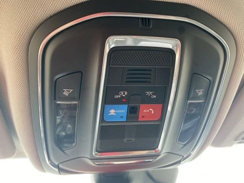 Used 2024 Jeep Grand Cherokee Laredo image 25