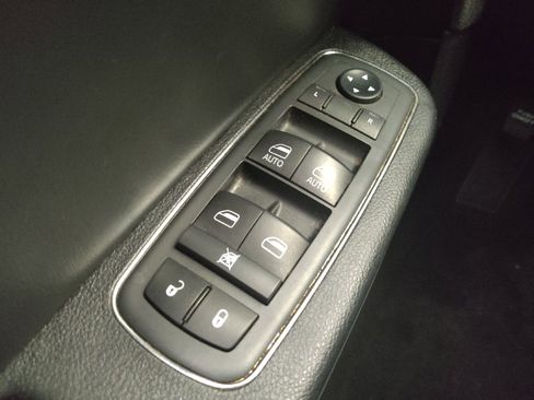 Used 2019 Dodge Charger SXT image 27