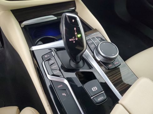 Used 2019 BMW 530e w/ Convenience Package RWD image 17