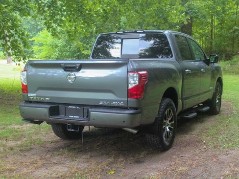 Used 2021 Nissan Titan SV w/ Accessory Utility Package image 3