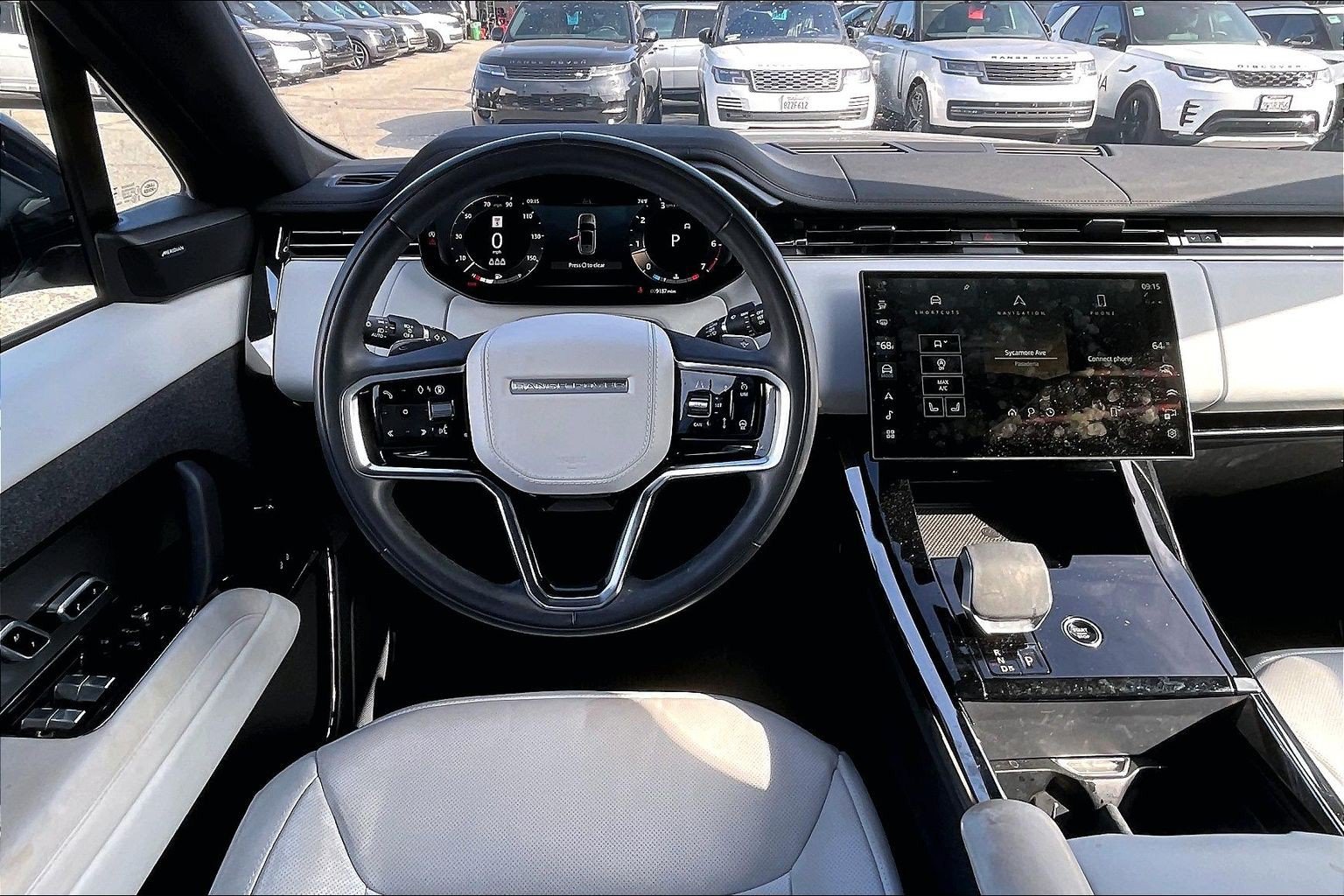 Used 2025 Land Rover Range Rover Sport SE AWD/4WD image 5