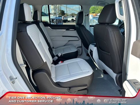 Used 2024 GMC Acadia Denali image 17