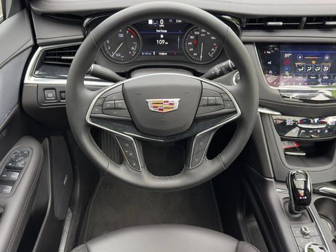 Used 2025 Cadillac XT5 Premium Luxury w/ Technology Package image 8