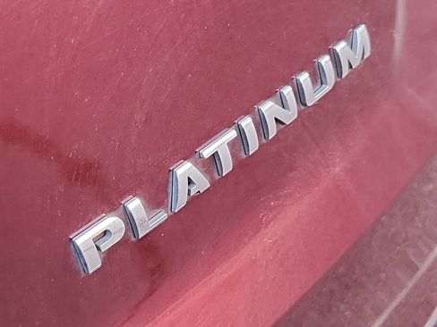 Used 2018 Ford Explorer Platinum image 16