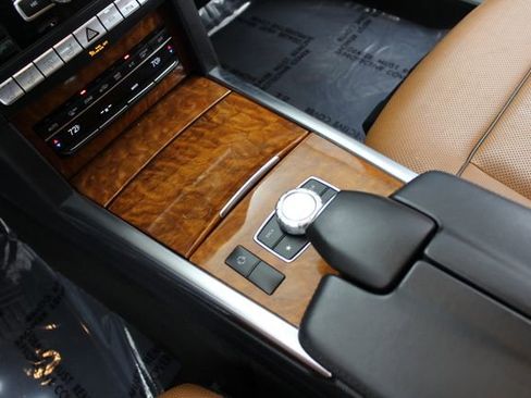 Used 2014 Mercedes-Benz E 350 4MATIC Sedan image 23