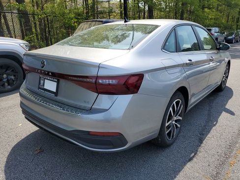 New 2026 Volkswagen Jetta SE image 4