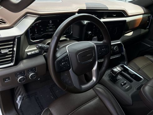 Used 2025 GMC Sierra 1500 Denali w/ Denali Reserve Package AWD/4WD image 16
