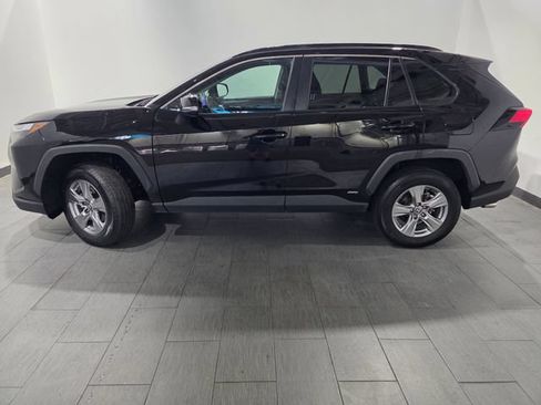 Used 2025 Toyota RAV4 XLE AWD/4WD image 2