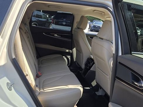 Used 2023 Lincoln Nautilus FWD w/ Premium Package image 16