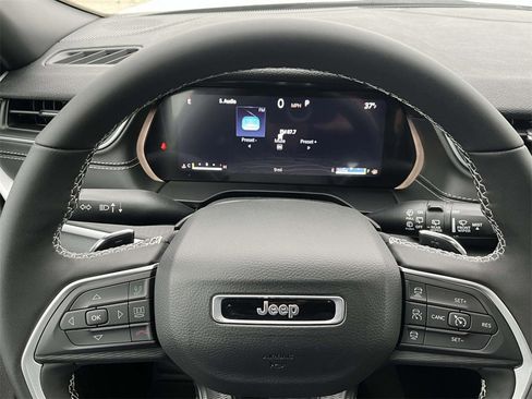 New 2025 Jeep Grand Cherokee L Altitude image 15