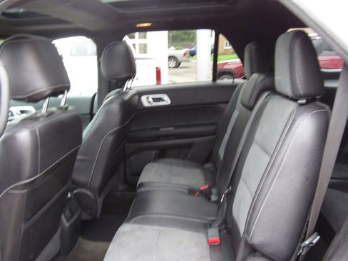 Used 2015 Ford Explorer XLT w/ Equipment Group 202B AWD/4WD image 16