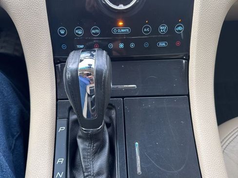 Used 2015 Ford Taurus Limited w/ Equipment Group 301A FWD image 32