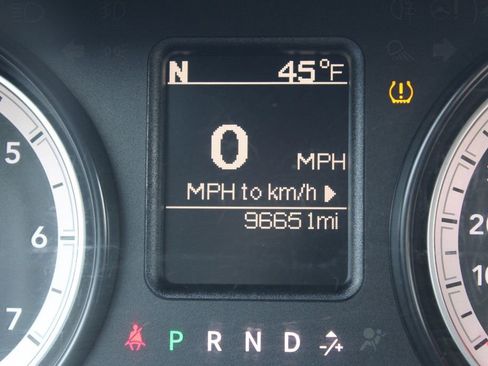 Used 2016 RAM 1500 Classic SLT image 28