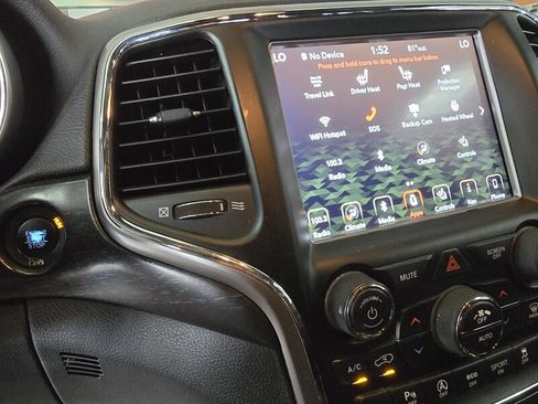 Used 2018 Jeep Grand Cherokee Altitude AWD/4WD image 25