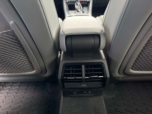 Used 2019 Audi Q3 2.0T Premium Plus AWD/4WD image 17