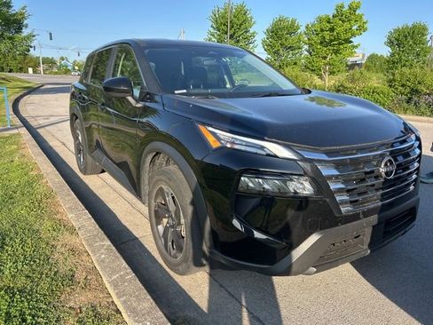 Used 2025 Nissan Rogue SV FWD image 2