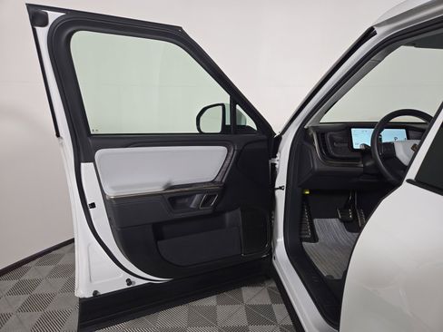 Used 2022 Rivian R1T Adventure image 16