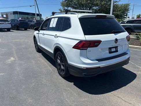 Used 2024 Volkswagen Tiguan SE AWD/4WD image 9