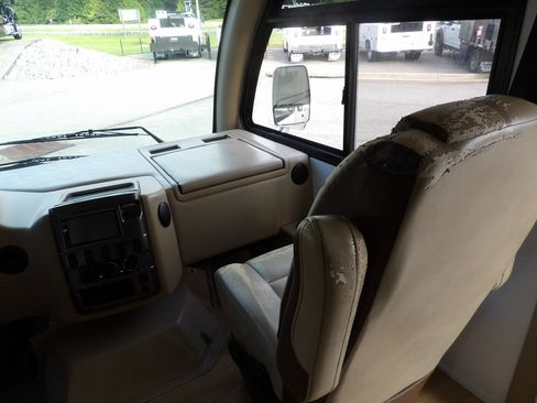 Used 2017 Ford E-450 and Econoline 450 Super Duty w/ A/C Prep Package RWD image 22