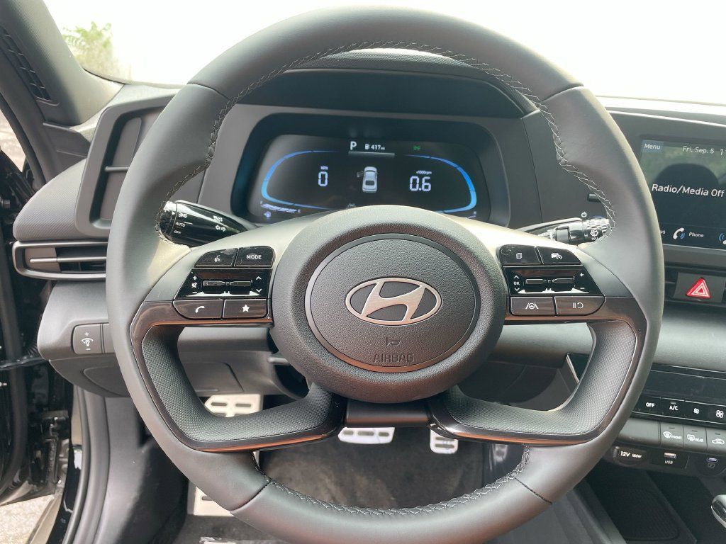 Used 2025 Hyundai Elantra Sport FWD image 41