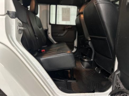 Used 2017 Jeep Wrangler Unlimited Sahara image 18