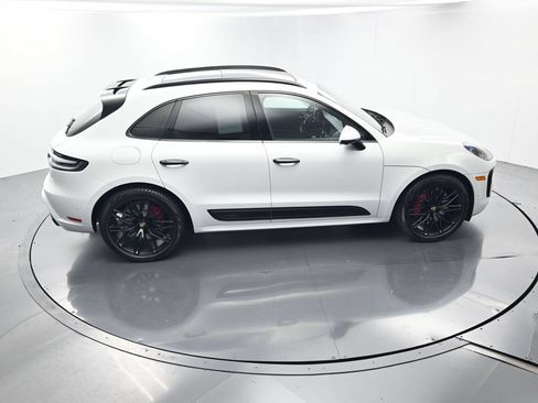 Certified 2025 Porsche Macan GTS AWD/4WD image 40