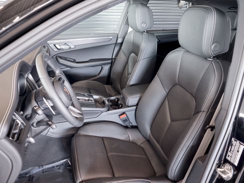 Used 2025 Porsche Macan GTS image 5