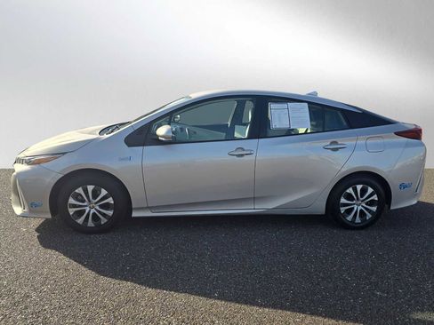 Used 2021 Toyota Prius Prime XLE image 6