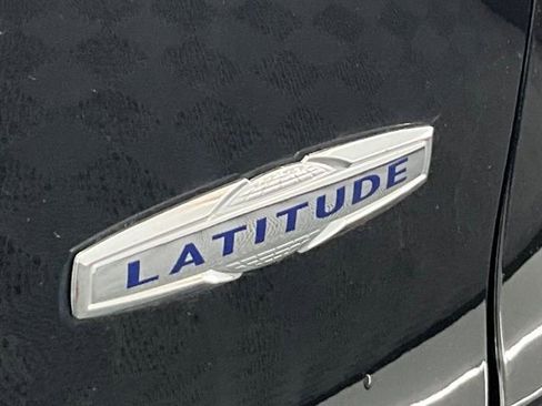 Used 2019 Jeep Cherokee Latitude w/ Popular Appearance Group image 11