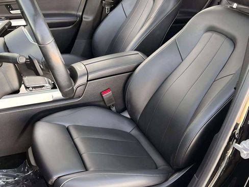 Used 2021 Mercedes-Benz GLB 250 4MATIC w/ Premium Package image 7