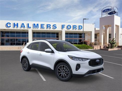 Used 2025 Ford Escape SE w/ Class II Trailer Tow Package image 7