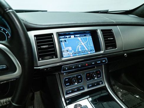 Used 2015 Jaguar XF Sport image 23