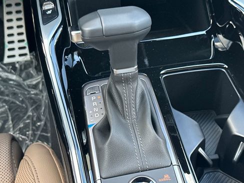 New 2025 Kia Sorento SX Prestige w/ Olive Brown Leather Package image 30