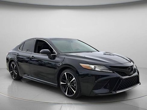 Used 2018 Toyota Camry XSE FWD image 9
