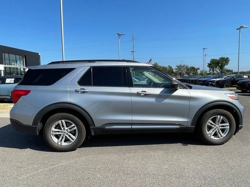 Used 2023 Ford Explorer XLT w/ Equipment Group 202A RWD image 8