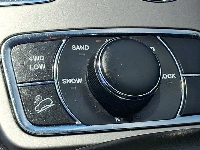 Used 2020 Jeep Grand Cherokee Altitude AWD/4WD image 26
