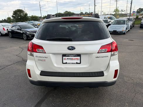 Used 2011 Subaru Outback 2.5i Premium w/ All-Weather Pkg AWD/4WD image 8