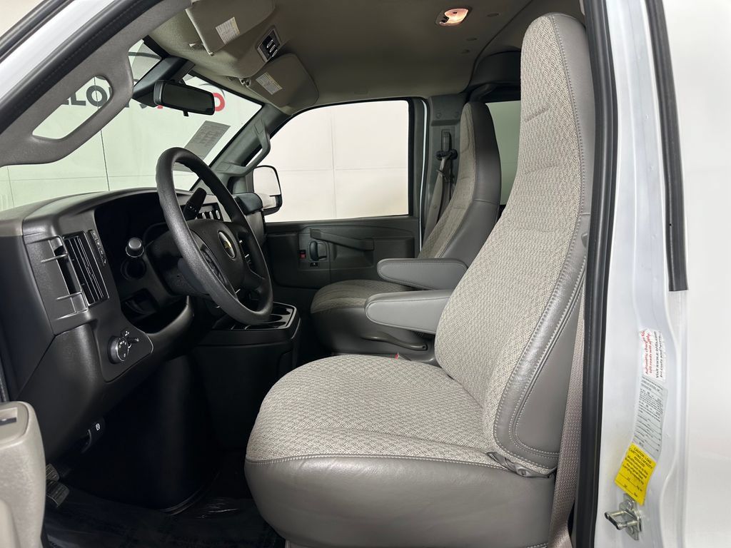 Used 2025 Chevrolet Express 3500 LT w/ LT Preferred Equipment Group RWD image 12